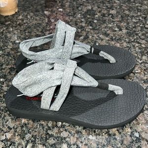 Skechers Yoga Foam sandals